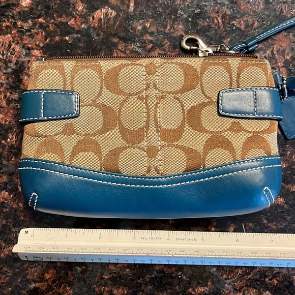 Coach wristlet - Picture 5 of 7
